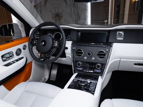 Used 2023 Rolls-Royce Cullinan w/ Cullinan Package image 42