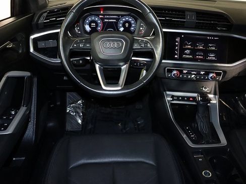 Used 2022 Audi Q3 2.0T Premium image 3