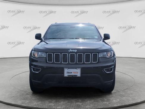 Used 2019 Jeep Grand Cherokee Laredo w/ 18" Wheel & 8.4" Radio Group AWD/4WD image 2