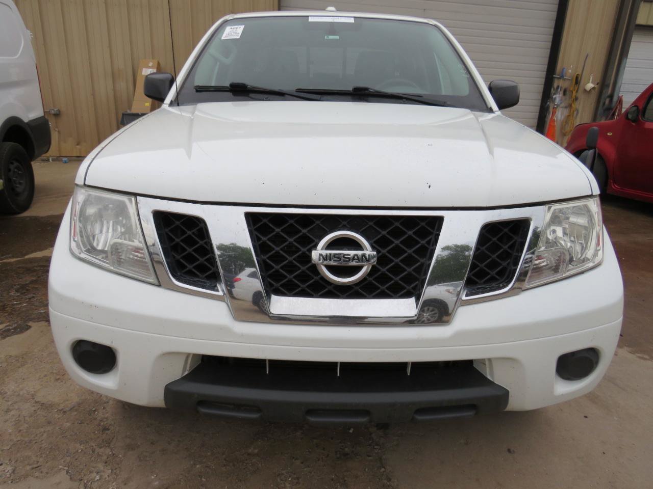 Used 2018 Nissan Frontier SV RWD image 2
