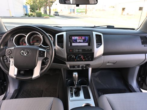 Used 2015 Toyota Tacoma PreRunner w/ SR5 Package RWD image 12