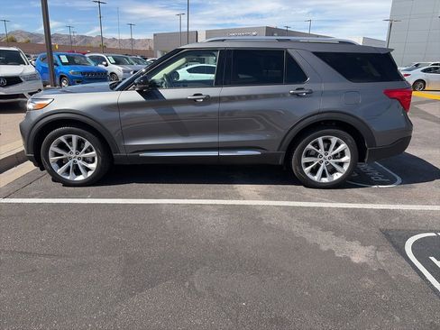 Used 2023 Ford Explorer Platinum image 5