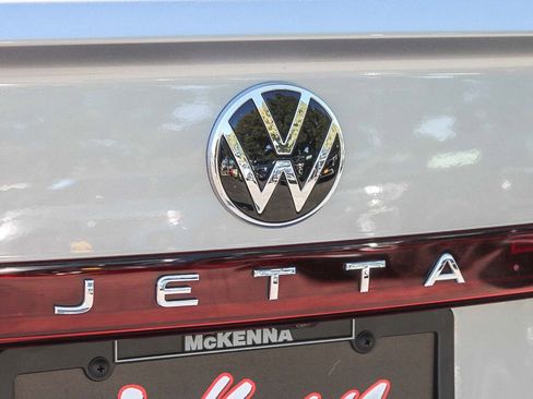 Used 2025 Volkswagen Jetta SE w/ Black Wheel Package image 10