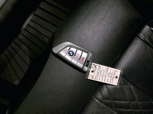 Used 2021 BMW M550i xDrive M550i xDrive w/ Executive Package image 13