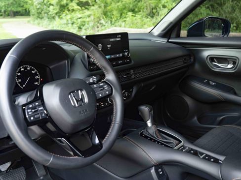 Used 2025 Honda HR-V Sport image 16