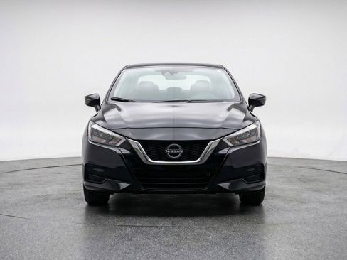 Used 2025 Nissan Versa SV image 2