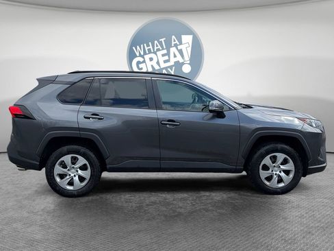 Used 2021 Toyota RAV4 LE image 2