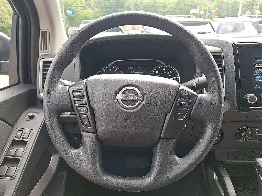 Used 2024 Nissan Frontier SV AWD/4WD image 8