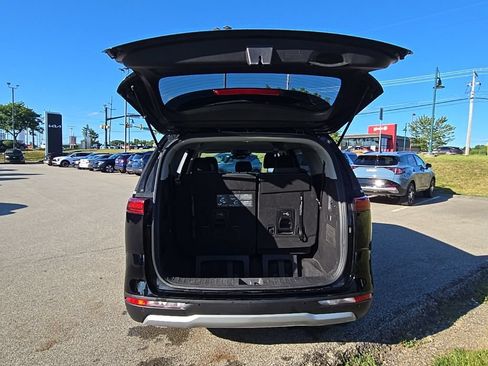 Certified 2023 Kia Carnival LX FWD image 5