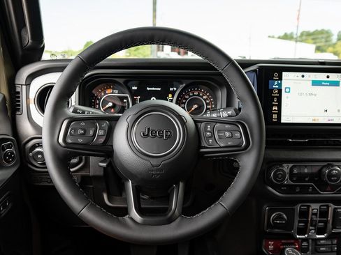 Used 2025 Jeep Wrangler Unlimited Sport AWD/4WD image 28