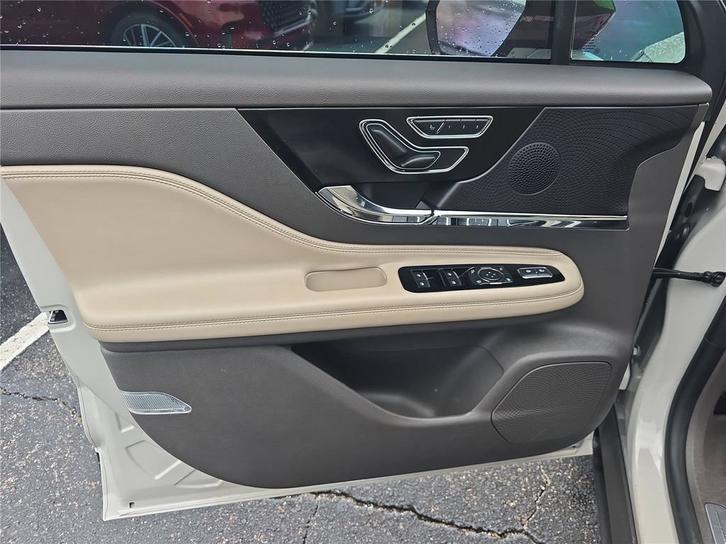 Certified 2024 Lincoln Corsair FWD image 15