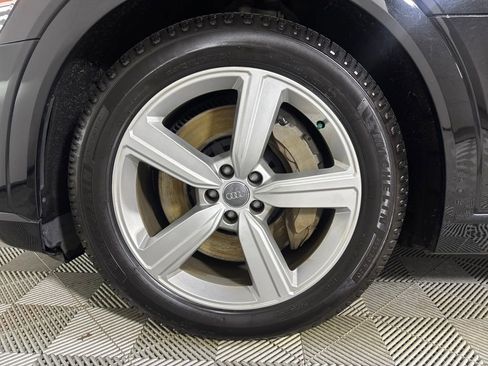 Used 2019 Audi e-tron Prestige w/ Prestige Package image 30