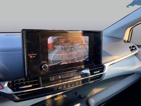 Used 2025 Toyota Sienna LE FWD image 26