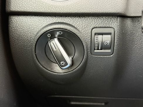 Used 2018 Volkswagen Tiguan Limited image 37