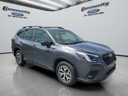 Used 2022 Subaru Forester Premium image 3
