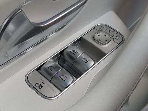 Used 2025 Mercedes-Benz Maybach GLS 600 4MATIC image 12