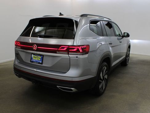 Certified 2024 Volkswagen Atlas SE FWD image 5