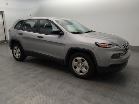 Used 2017 Jeep Cherokee Sport FWD image 11
