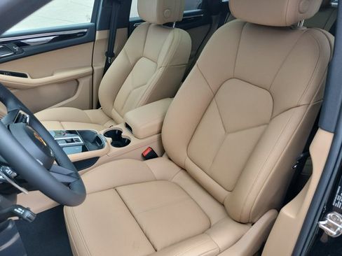 New 2026 Porsche Macan image 5