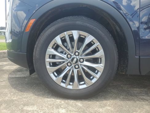 Used 2024 Cadillac XT4 Premium Luxury FWD image 7
