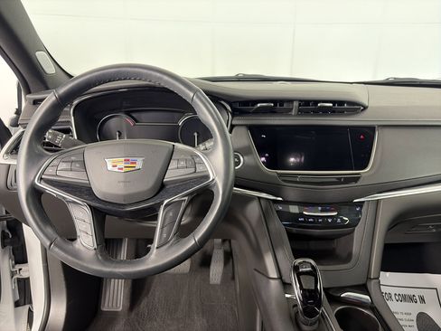 Certified 2023 Cadillac XT5 Premium Luxury image 3