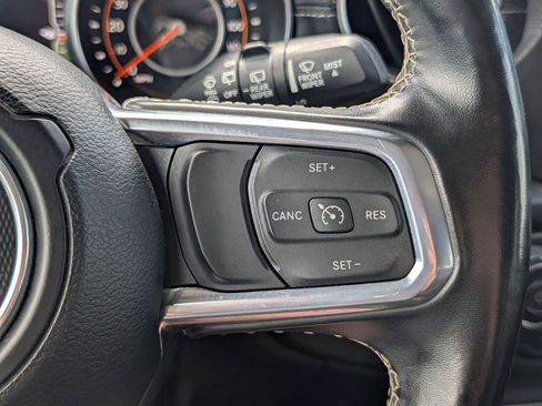 Used 2020 Jeep Wrangler Unlimited Sahara AWD/4WD image 31