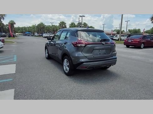 New 2025 Nissan Kicks Play S image 29