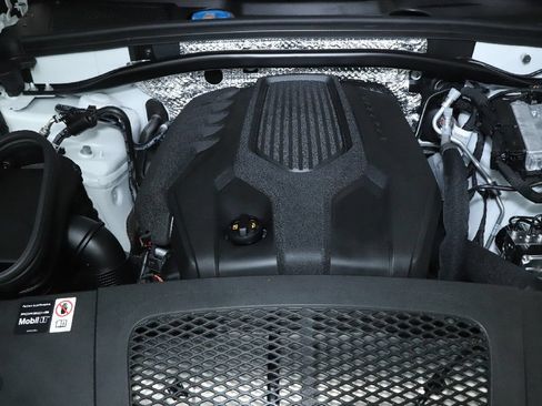Used 2026 Porsche Macan AWD/4WD image 42