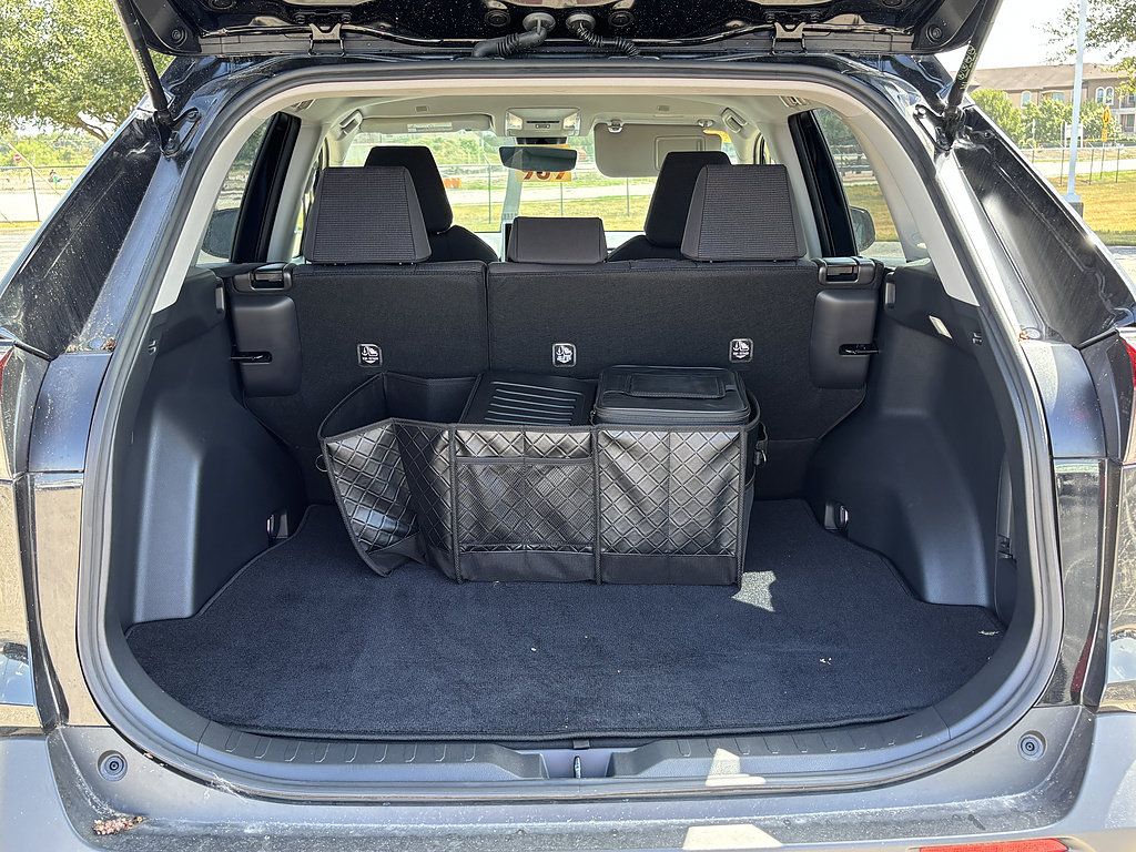 Used 2025 Toyota RAV4 LE AWD/4WD image 6