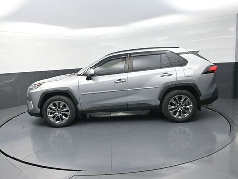 Used 2019 Toyota RAV4 XLE Premium w/ Cold Weather Package image 4