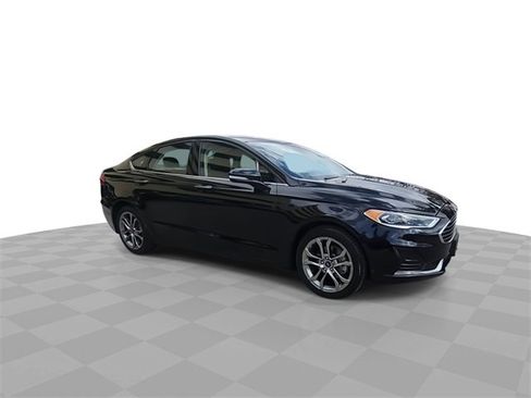 Used 2020 Ford Fusion SEL image 2