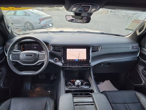 Used 2023 Jeep Wagoneer L Series III w/ Preferred Equipment Group image 28