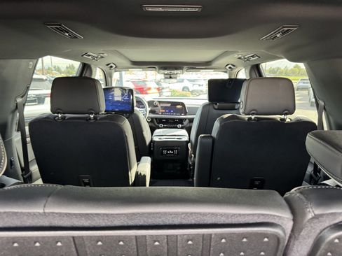 New 2026 Chevrolet Suburban Premier image 14