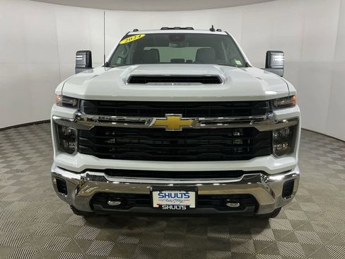 Used 2024 Chevrolet Silverado 2500 LT image 2