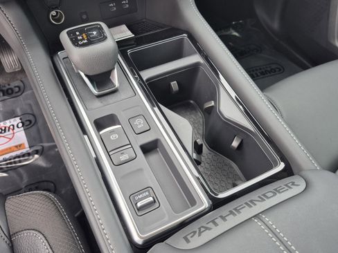 New 2026 Nissan Pathfinder SL FWD image 31
