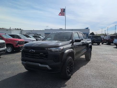Used 2024 Chevrolet Colorado Trail Boss w/ Advanced Trailering Package AWD/4WD image 1