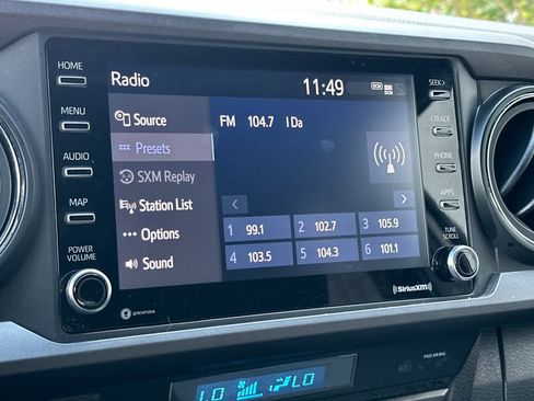 Used 2022 Toyota Tacoma TRD Off-Road w/ Technology Package image 18