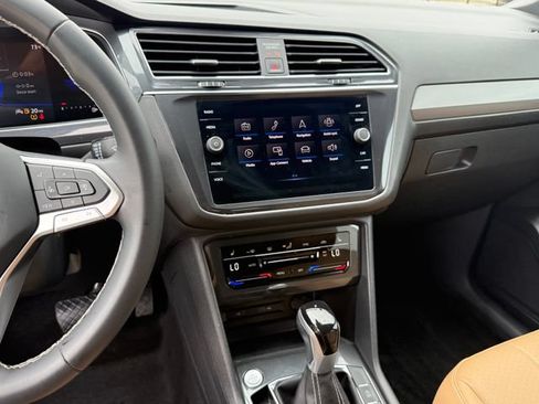 Used 2023 Volkswagen Tiguan SE FWD image 17