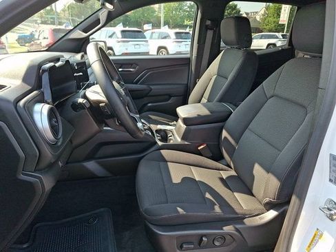 Used 2024 Chevrolet Colorado LT w/ LT Convenience Package II AWD/4WD image 17
