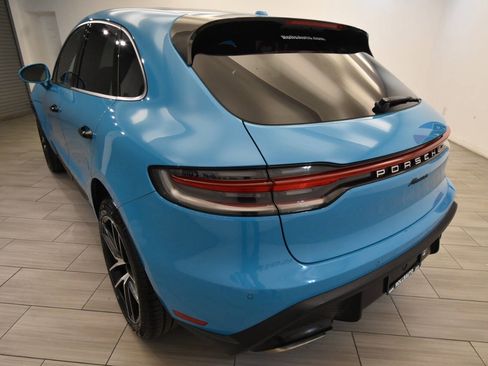 Used 2022 Porsche Macan AWD/4WD image 3