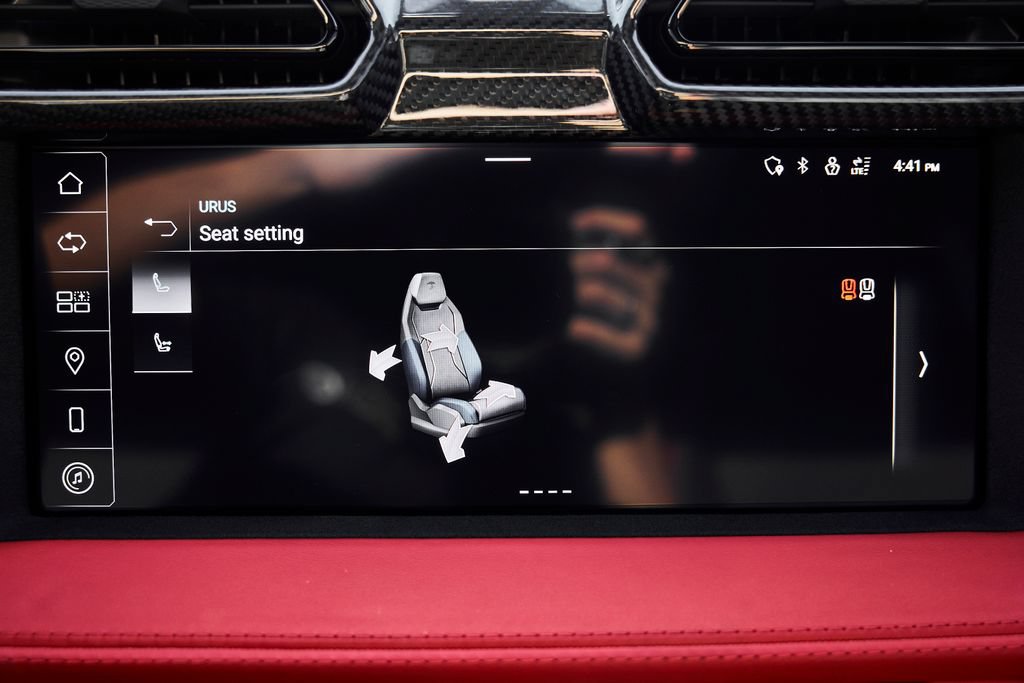 Used 2025 Lamborghini Urus SE AWD/4WD image 76