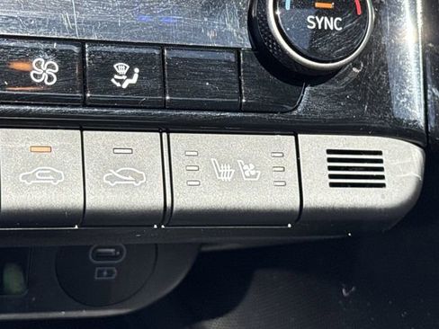 Used 2024 Hyundai Elantra Limited image 29