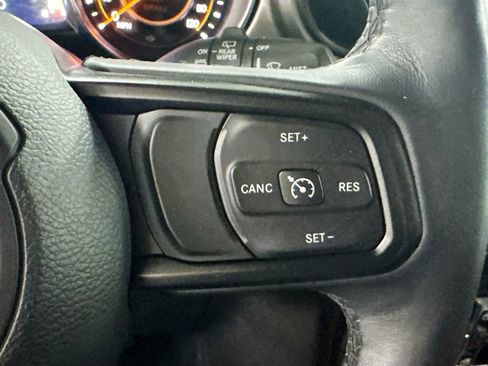 Used 2020 Jeep Wrangler Unlimited Willys image 9