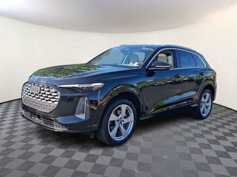 Used 2025 Audi Q5 Premium Plus w/ Premium Plus AWD/4WD image 3