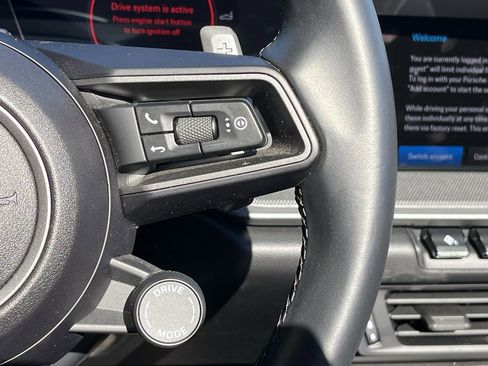 Used 2025 Porsche 911 Carrera w/ Premium Package image 30