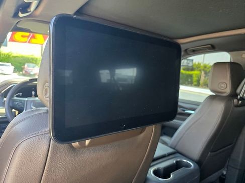 Used 2023 GMC Yukon XL Denali w/ Advanced Technology Package image 11