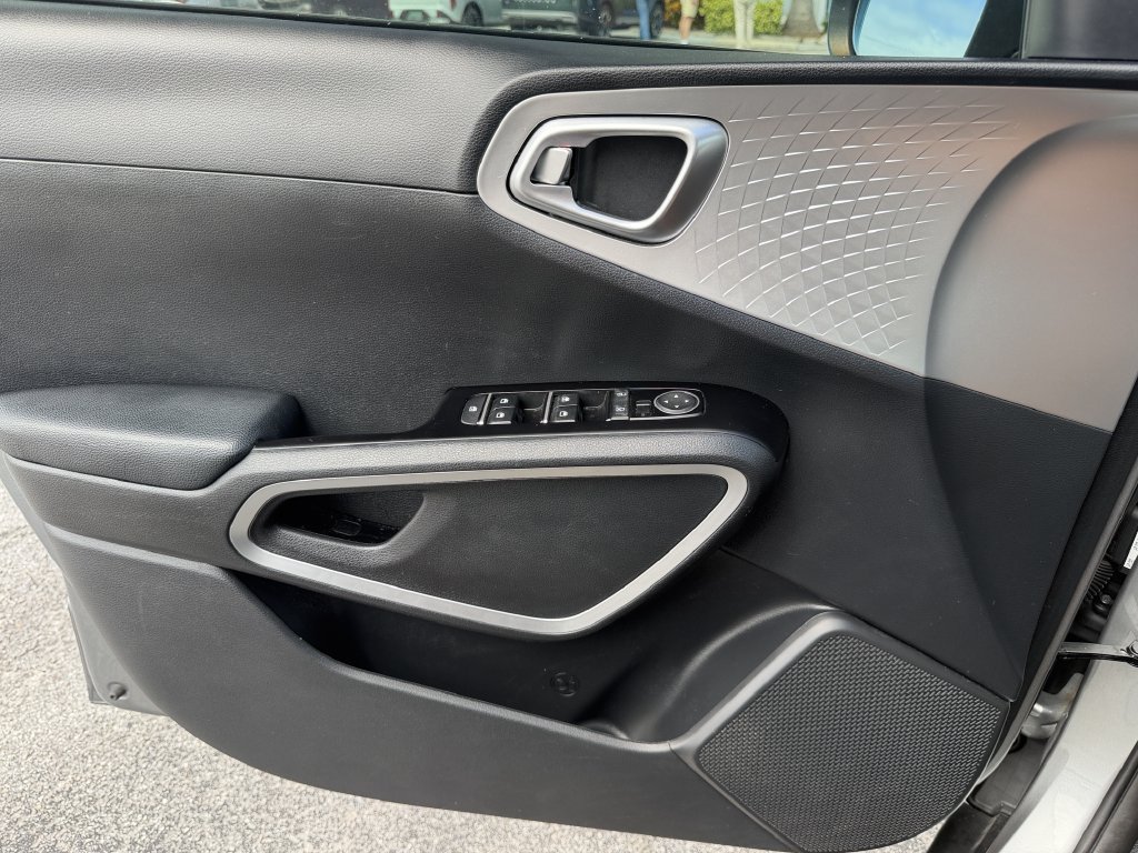 Certified 2022 Kia Soul LX FWD image 23