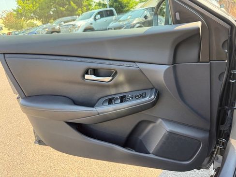 Certified 2022 Nissan Sentra SV w/ Trunk Package FWD image 16