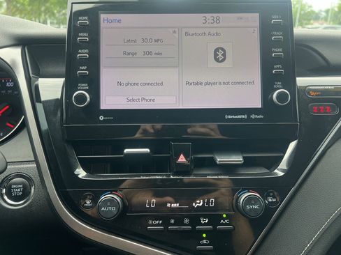 Used 2022 Toyota Camry XSE FWD image 4