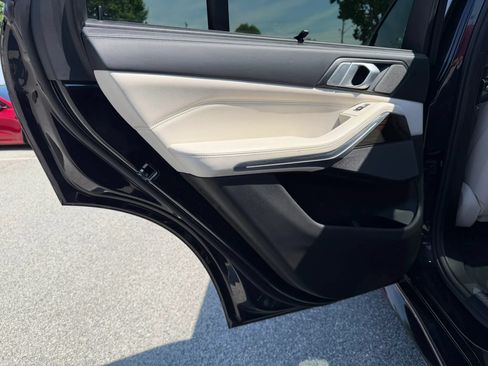 Used 2019 BMW X5 xDrive40i w/ M Sport Package AWD/4WD image 11